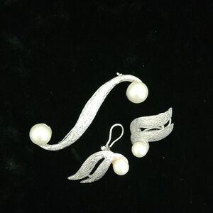Vintage Tara Silvertone S Brooch and Earrings with Faux Pearls